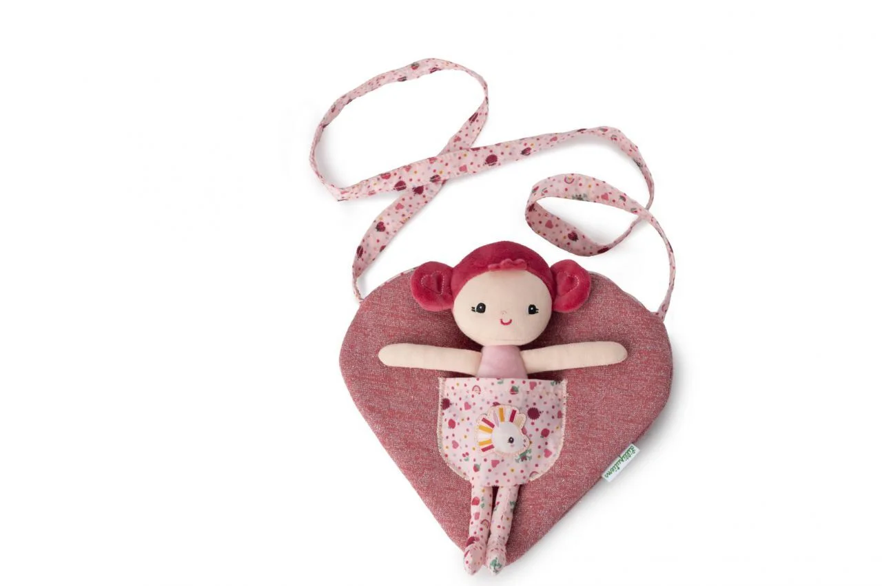 MUÑECA ALINE CON BOLSA EN FORMA DE CORAZÓN